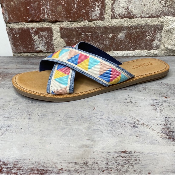 New without box toms flat sandals slides 7.5
